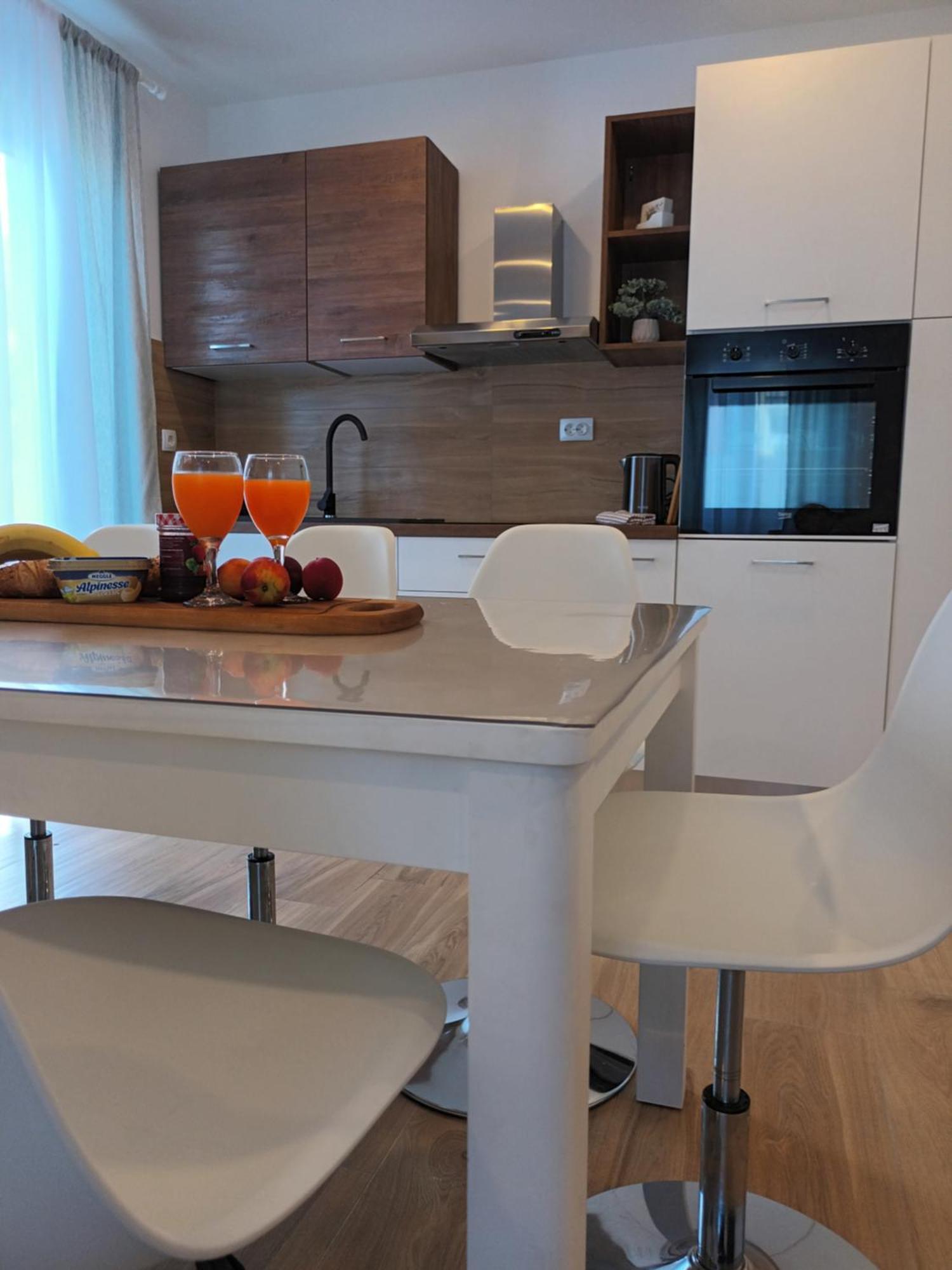 Apartmani Tolj Makarska Eksteriør bilde